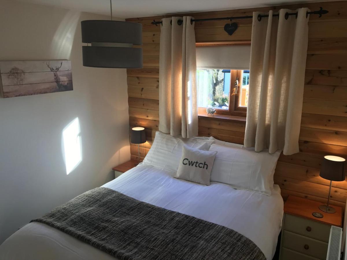 Swansea Log Cabin Pontardawe Екстер'єр фото