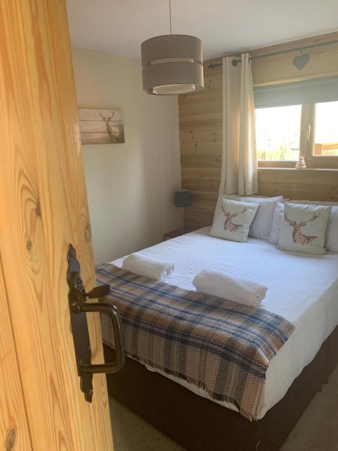 Swansea Log Cabin Pontardawe Екстер'єр фото
