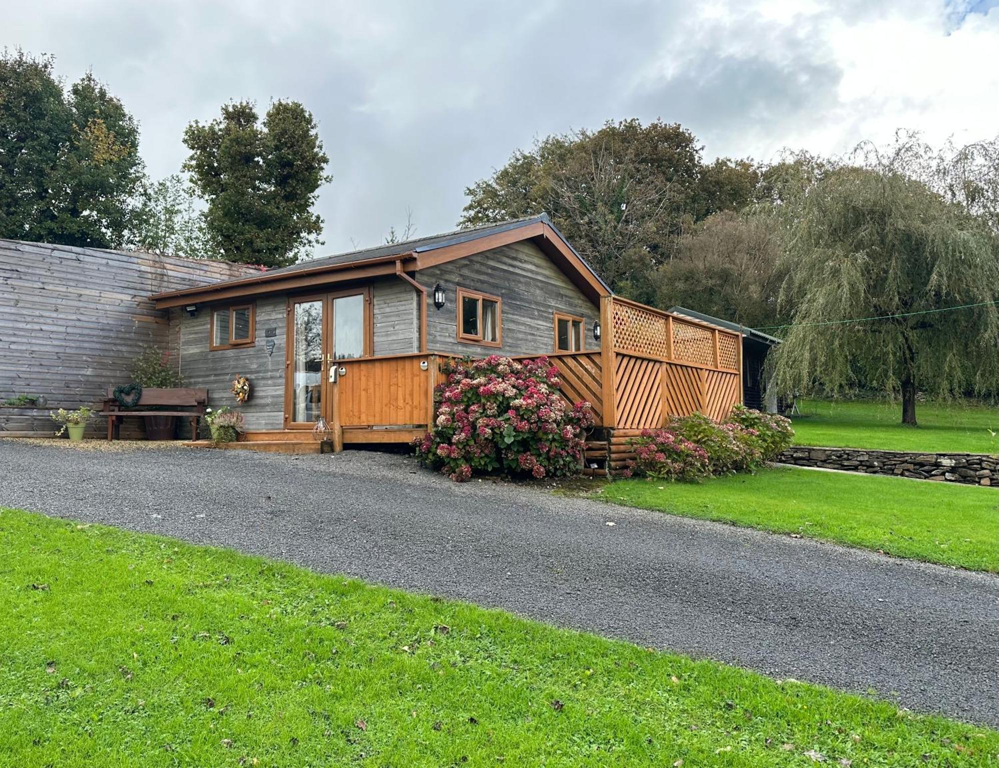 Swansea Log Cabin Pontardawe Екстер'єр фото